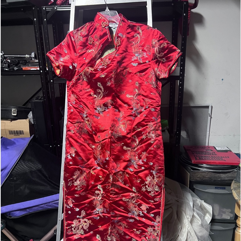 Geisha girl authentic dress. Euro size Chinese traditional cheongsam/qipao.